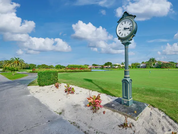 a view of a tennis court