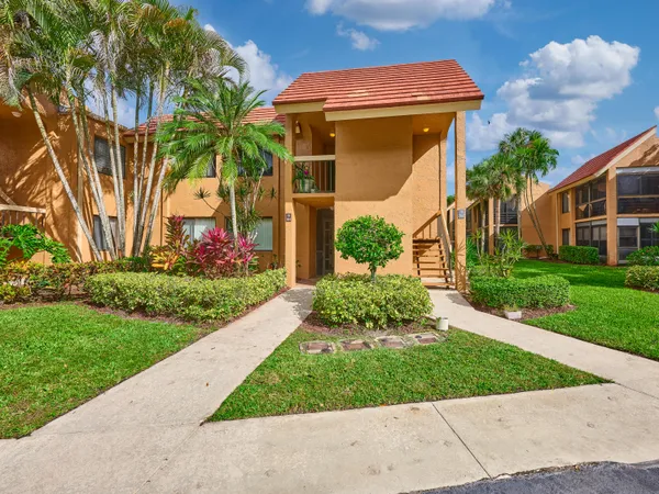 $300,000 | 11262 Green Lake Drive, Unit 204, Boynton Beach, FL 33437