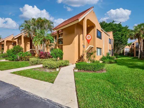$300,000 | 11262 Green Lake Drive, Unit 204, Boynton Beach, FL 33437