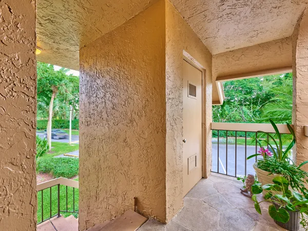 $300,000 | 11262 Green Lake Drive, Unit 204, Boynton Beach, FL 33437