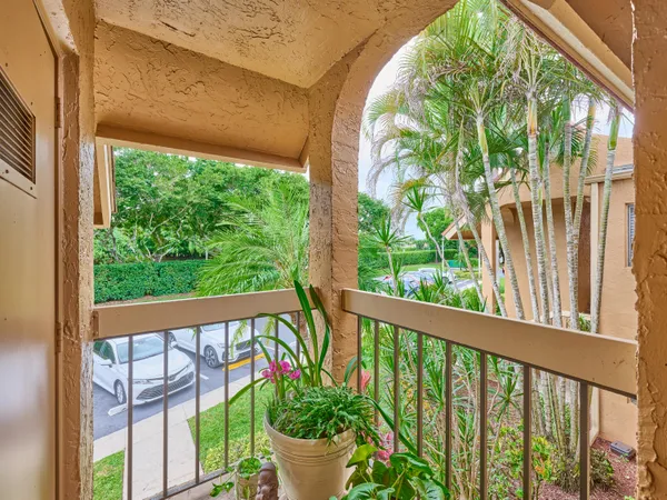 $300,000 | 11262 Green Lake Drive, Unit 204, Boynton Beach, FL 33437