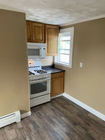 $1,900 | 29 Slocum Street, Unit 2, Acushnet, MA 02743