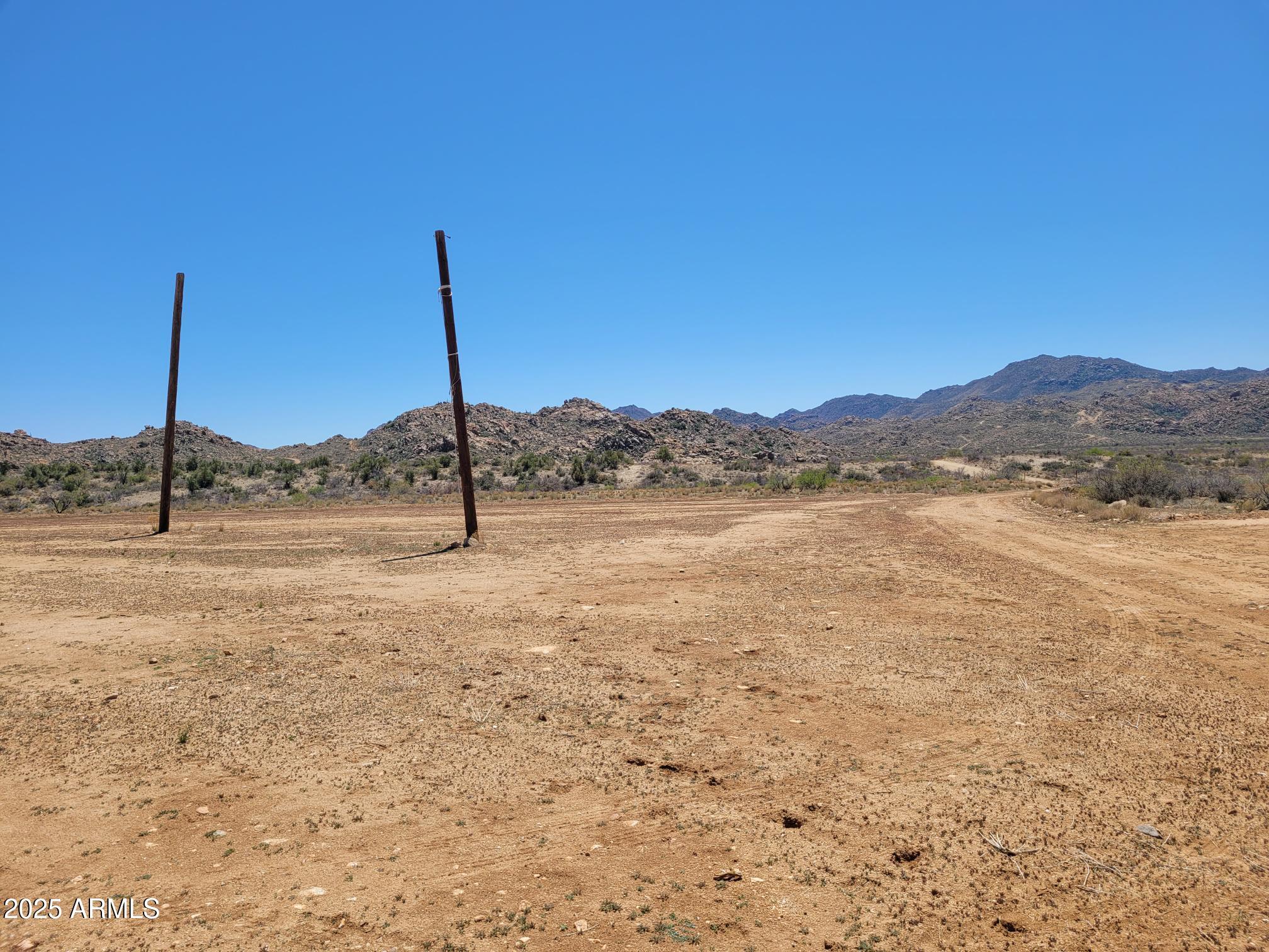 0 South Date Creek Road, Unit I1 Congress, AZ 85332 - Photo 6 of 7 a view of a backyard with water view