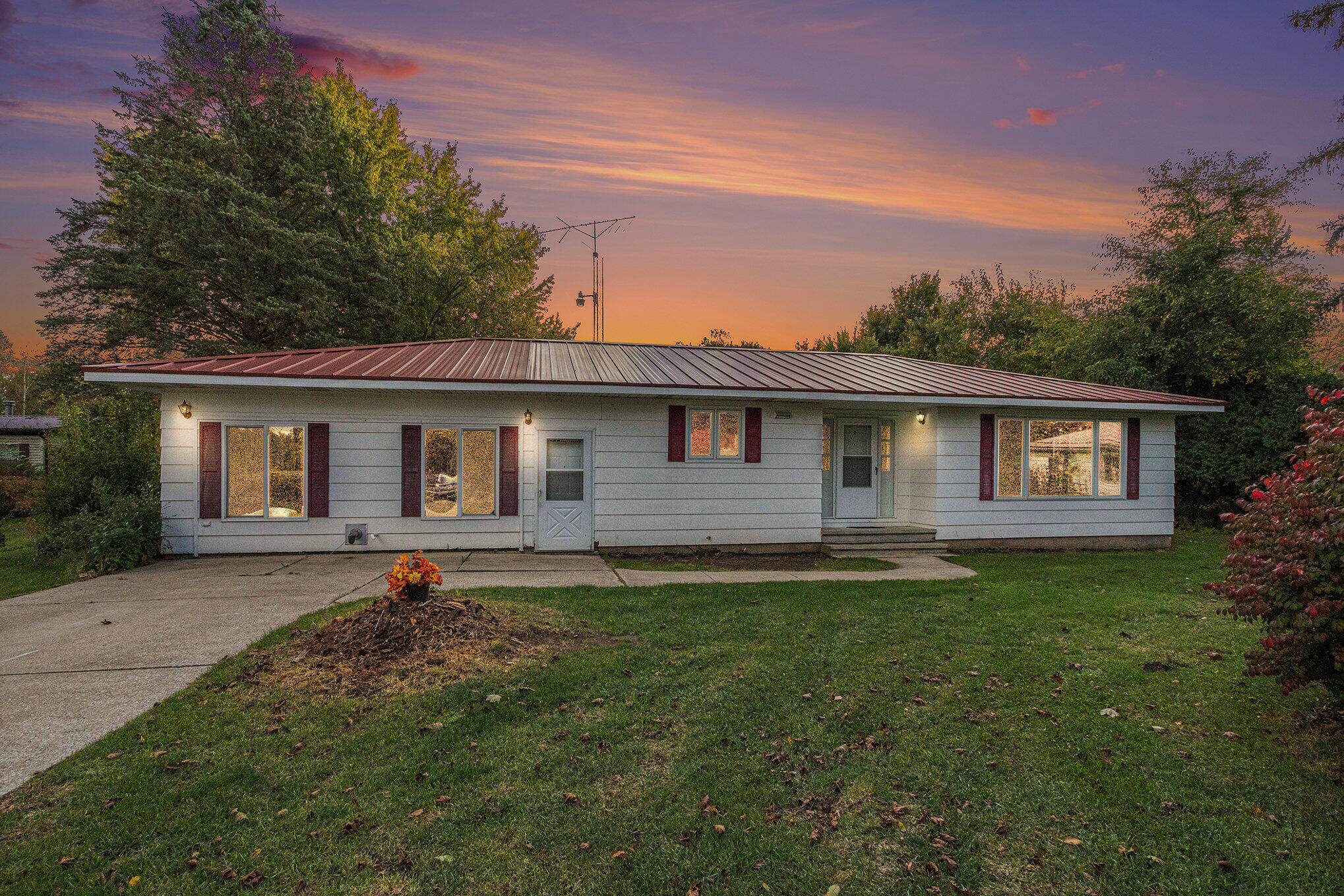 1610 Galien Buchanan Road Galien, MI 49113 - Photo 2 of 34 002_img_1418-twilight_73