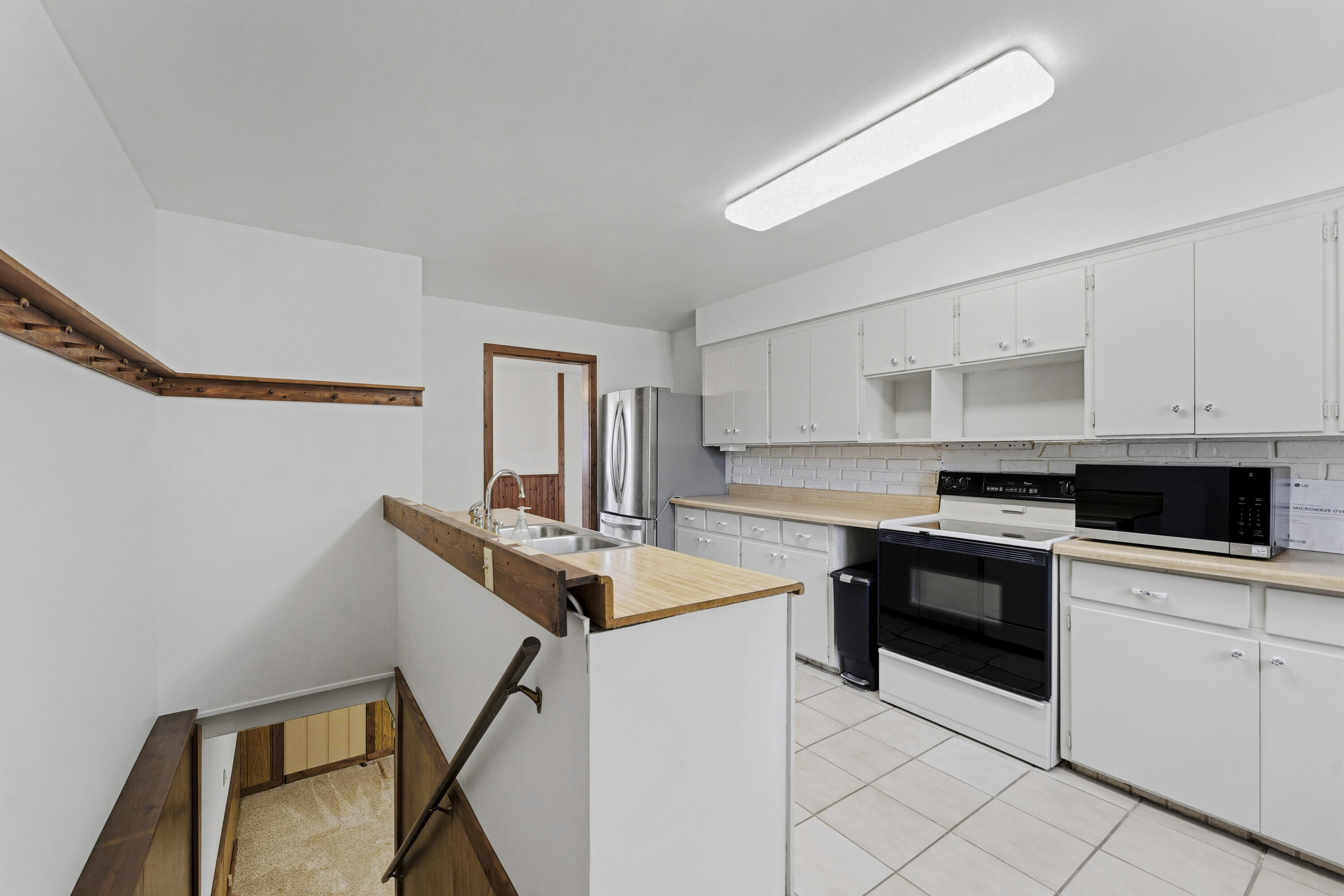 1061 Wedgewood Road St. Joseph, MI 49085 - Photo 13 of 37 Kitchen