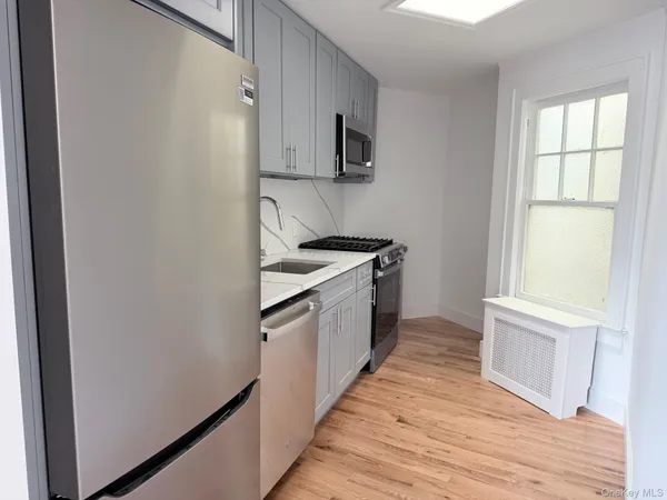$2,700 | 3 Hillside Avenue, Unit 1, Manhasset, NY 11030