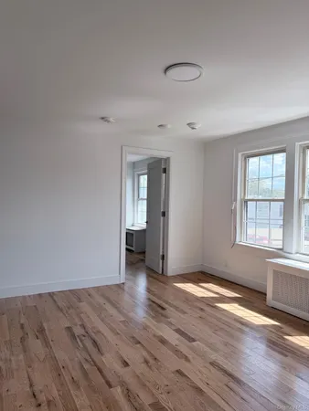 $2,900 | 3 Hillside Avenue, Unit 1, Manhasset, NY 11030