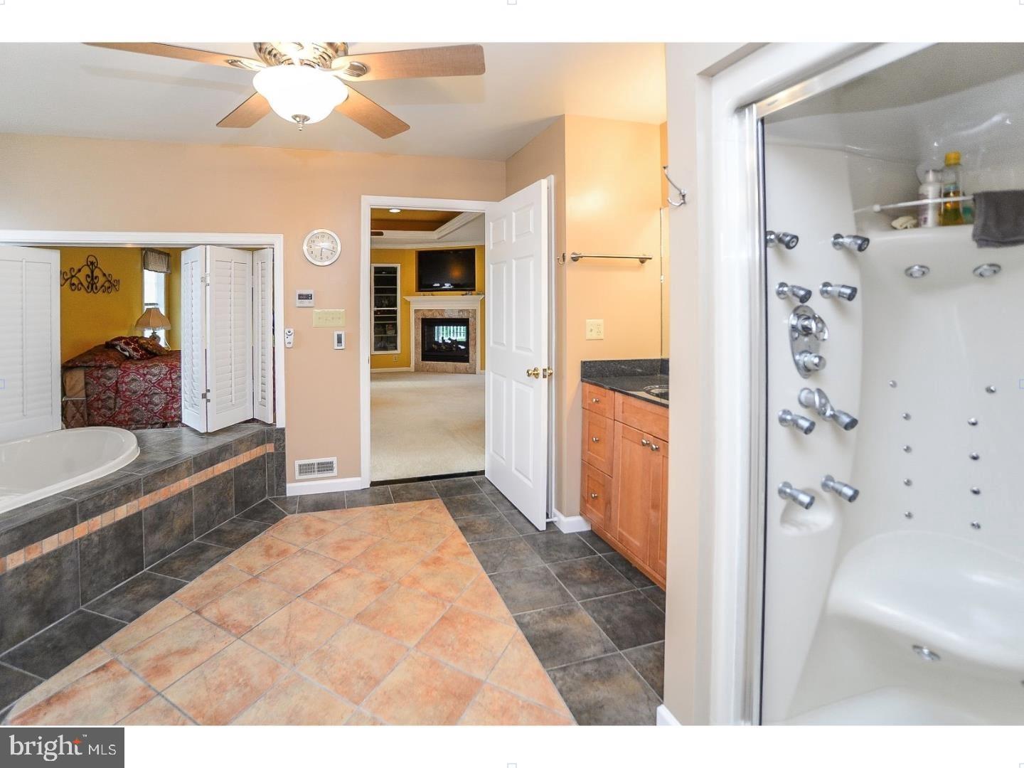 327 Beckett Road Gloucester County, NJ 08085 - Photo 13 of 25 In-law Suite