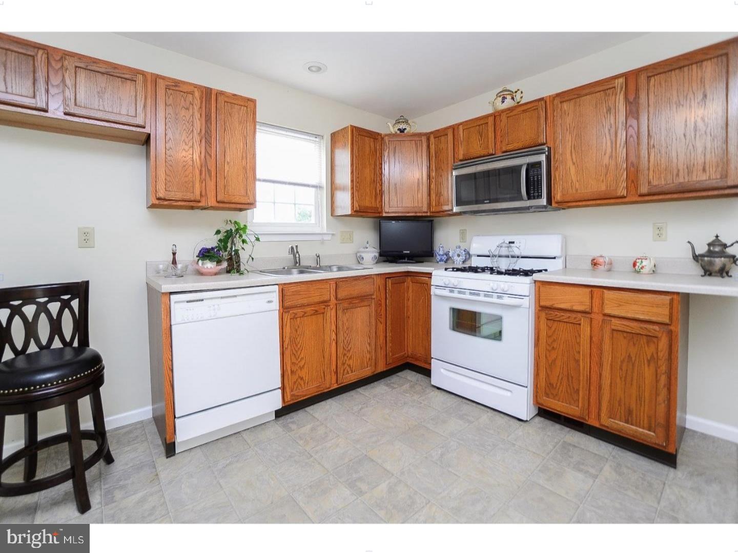 327 Beckett Road Gloucester County, NJ 08085 - Photo 5 of 25 Kitchen