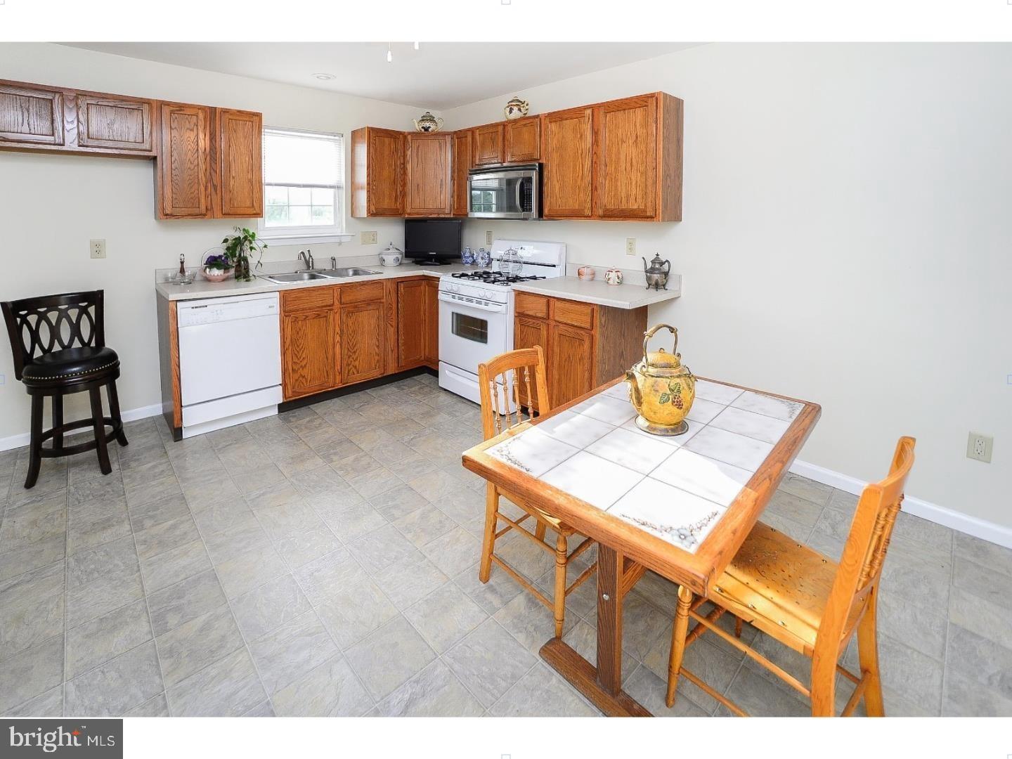 327 Beckett Road Gloucester County, NJ 08085 - Photo 6 of 25 Kitchen
