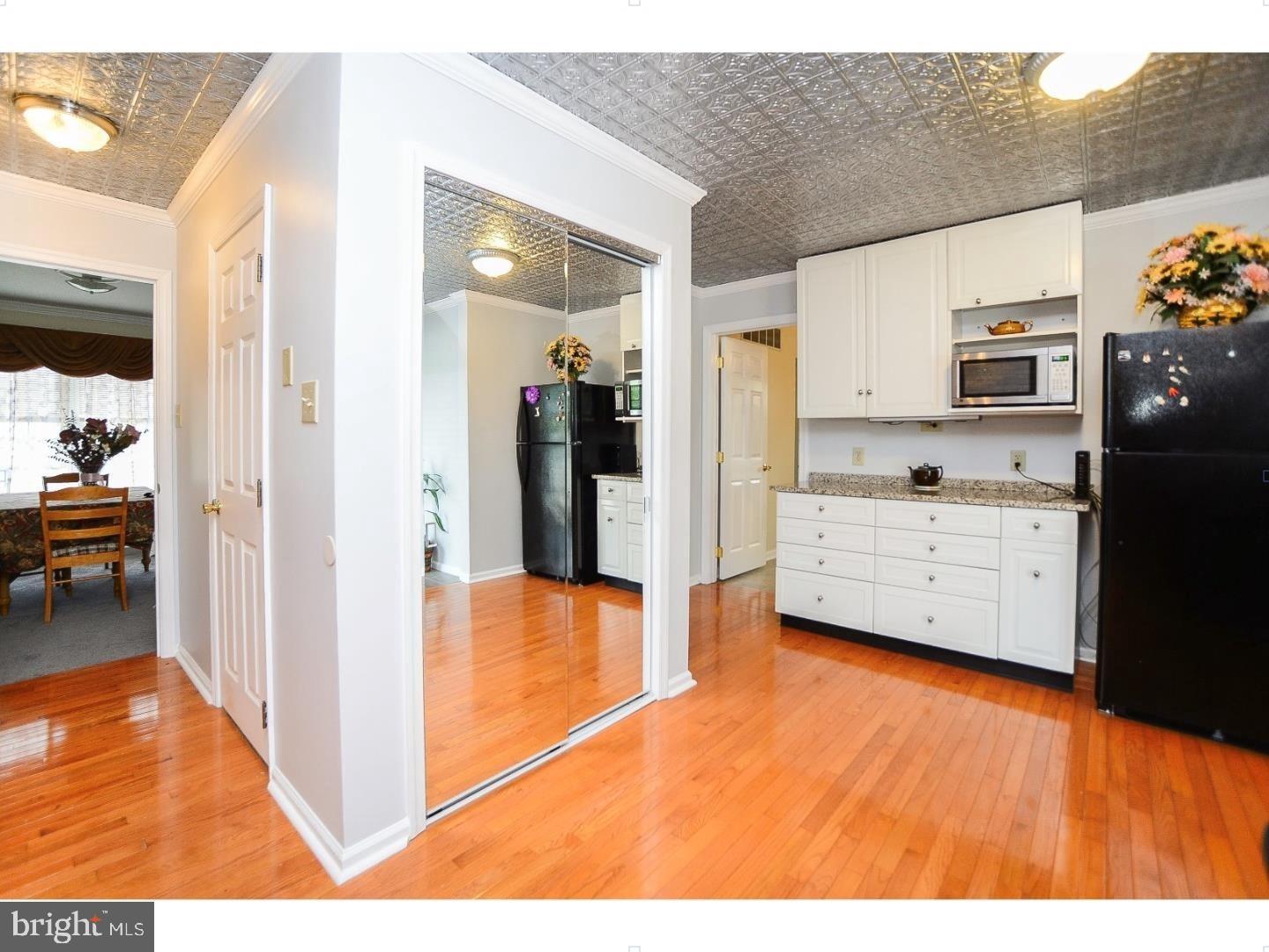 327 Beckett Road Gloucester County, NJ 08085 - Photo 8 of 25 Kitchen