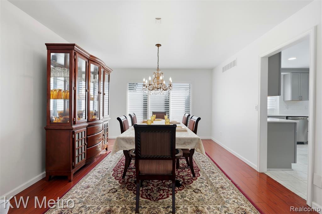 887 Grovecrest Rochester Hills, MI 48307 - Photo 8 of 42