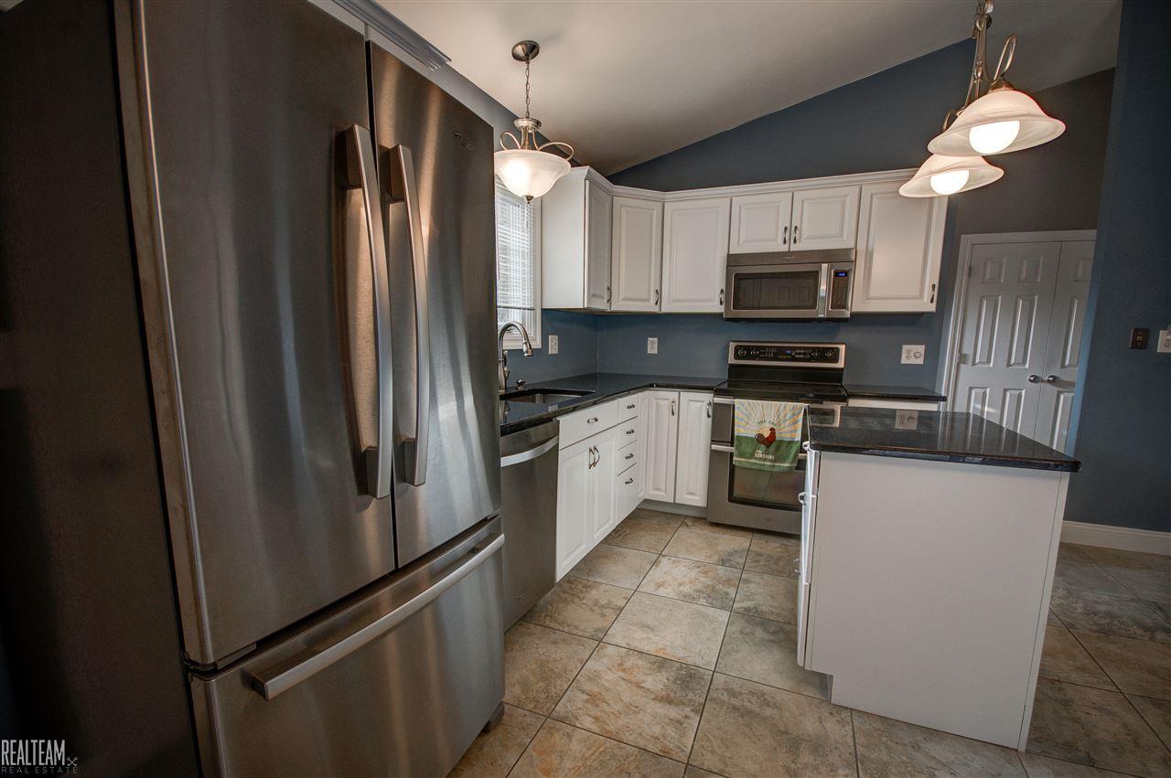 2388 Cumberland Road Rochester, MI 48307 - Photo 9 of 36 31301848-8.JPG