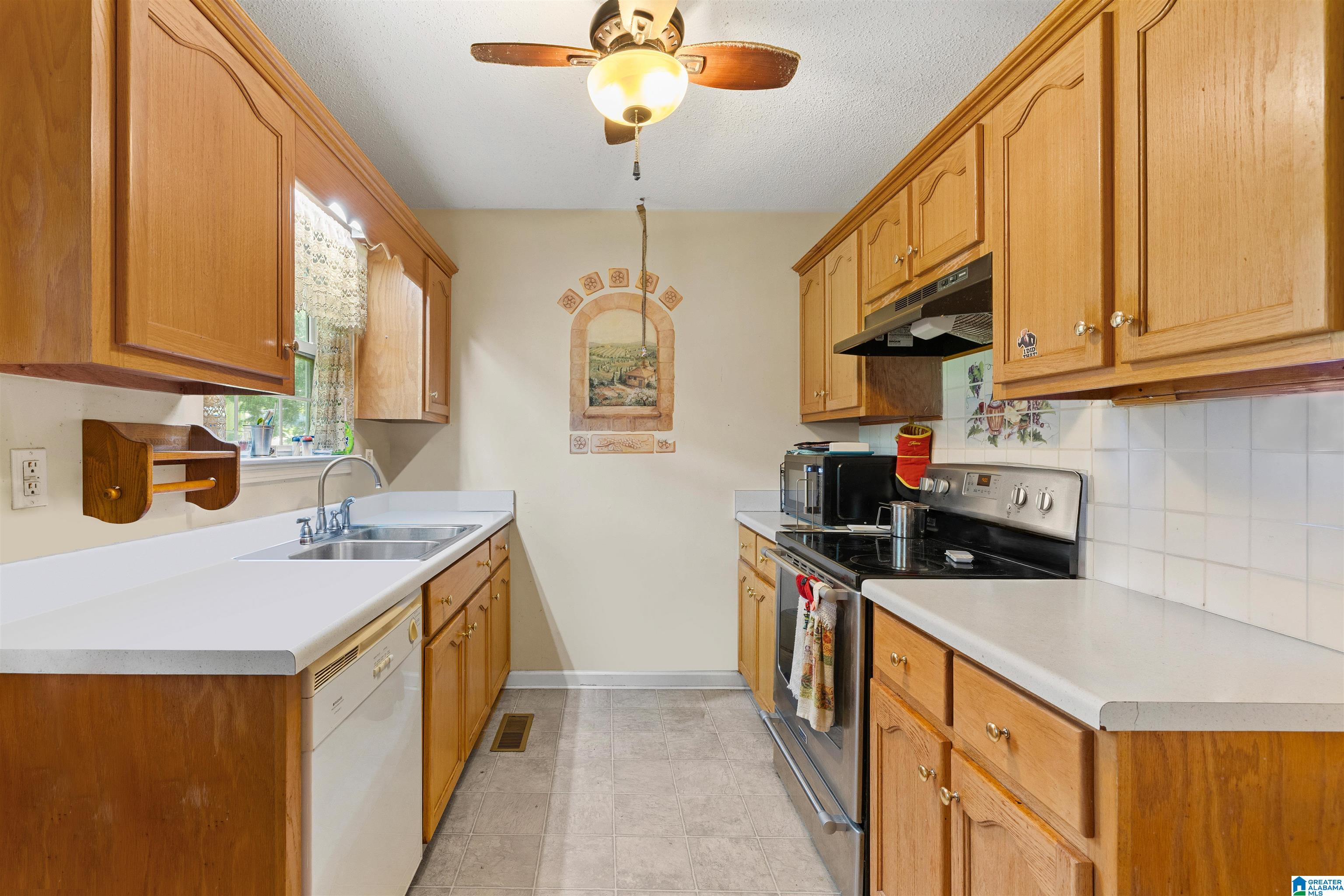 390 Oakhalla Road Hayden, AL 35079 - Photo 7 of 24
