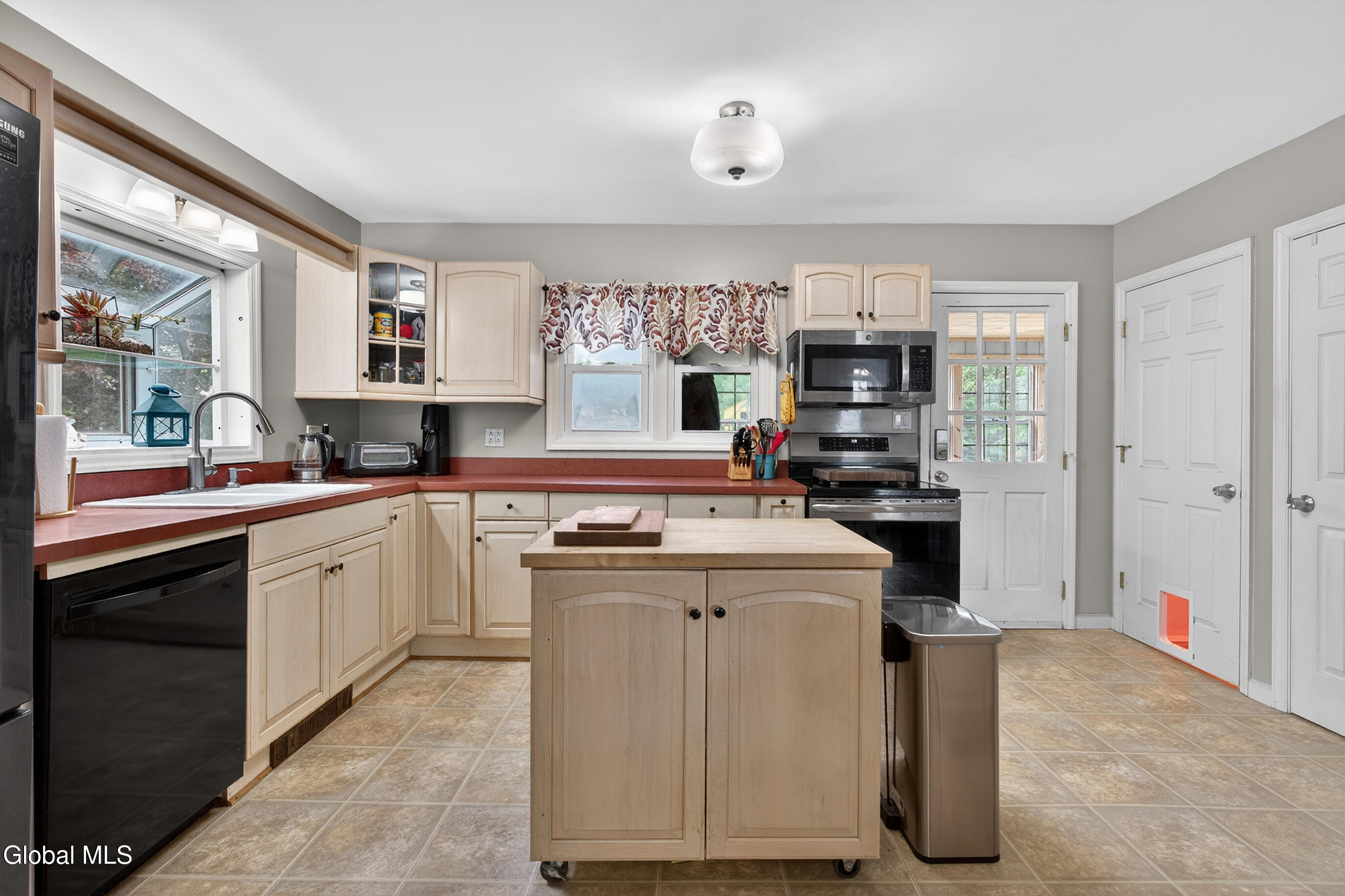 5793 Depot Road Voorheesville, NY 12186 - Photo 8 of 90 062-5793-Depot-Road-Voorheesville-NY-121