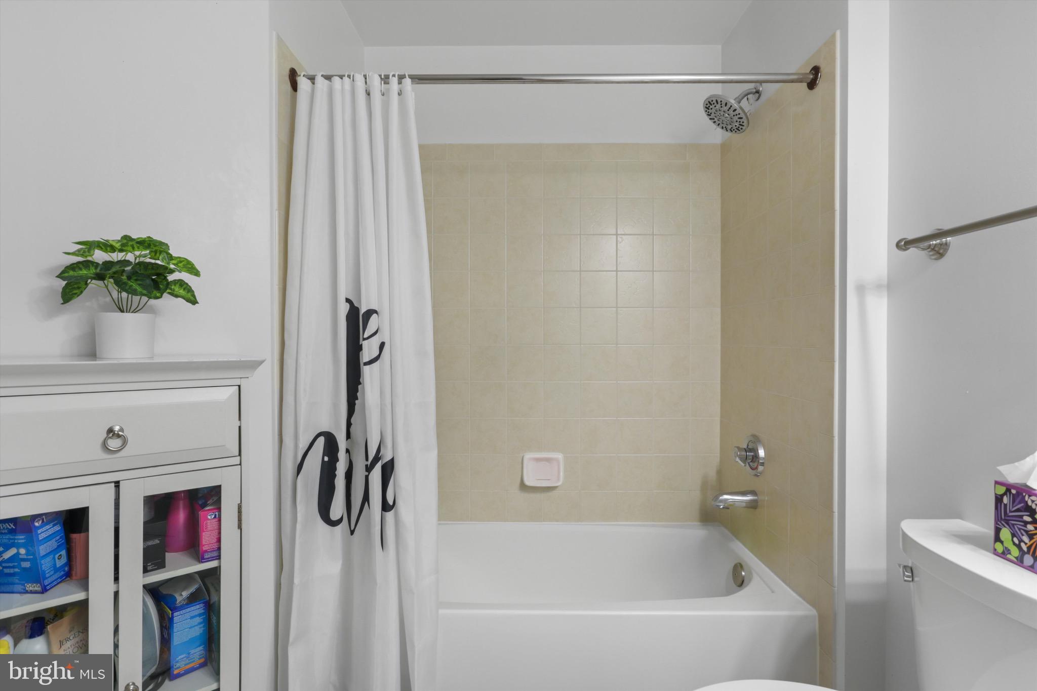 3600 South Glebe Road, Unit 414W Arlington, VA 22202 - Photo 20 of 60 a bathroom with a bathtub and a shower