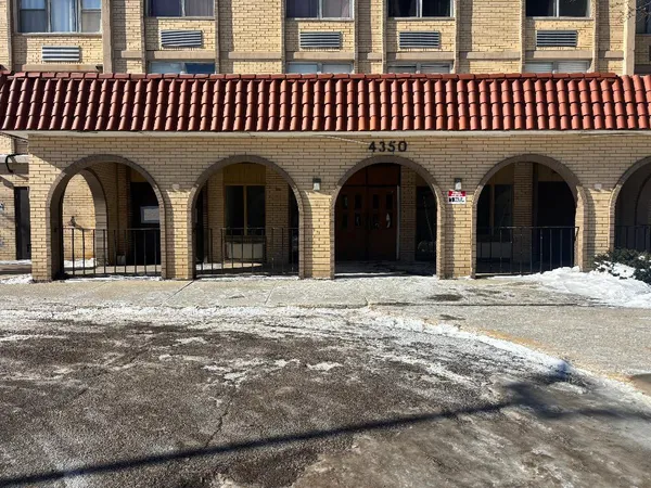 $29,400 | 4350 West Ford City Drive, Unit B1104, Chicago, IL 60652