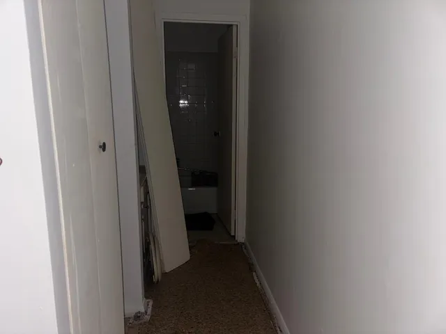 a view of entryway with window