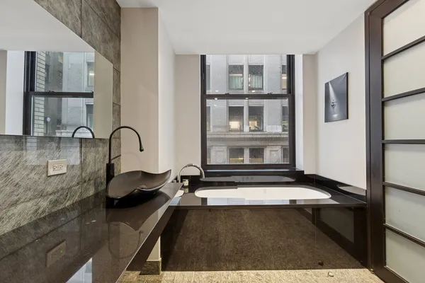 $1,299,000 | 20 Pine Street, Unit 908 | Financial District
