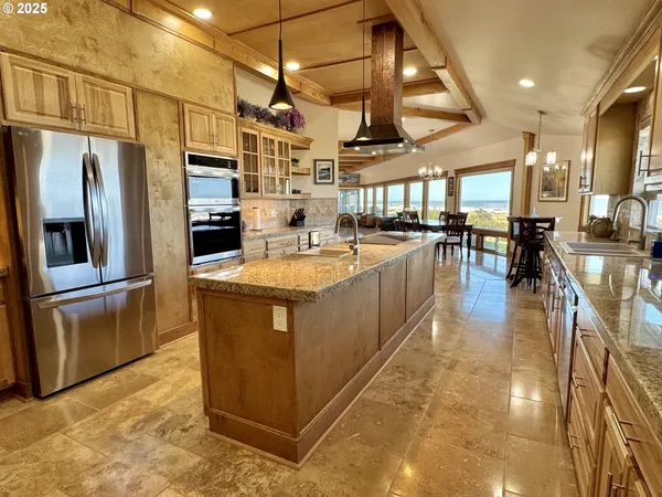 $2,149,000 | 94098 Rubys Way, Gold Beach, OR 97444