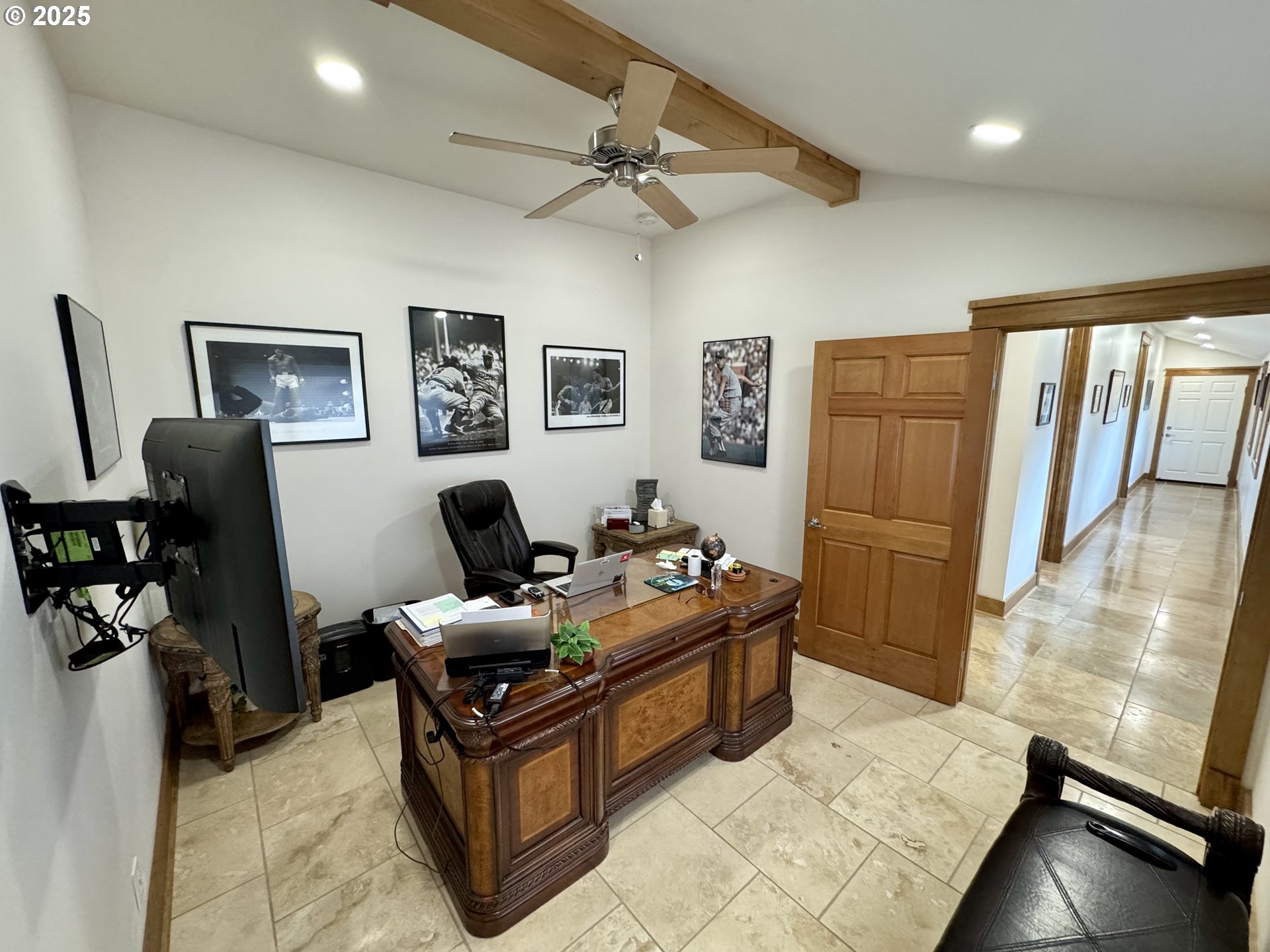 94098 Rubys Way Gold Beach, OR 97444 - Photo 23 of 48 a living room with furniture