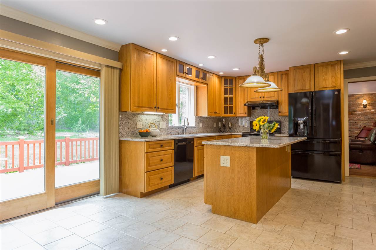 11 Tamarind Lane Exeter, NH 03833 - Photo 8 of 40 Gallery Image 8