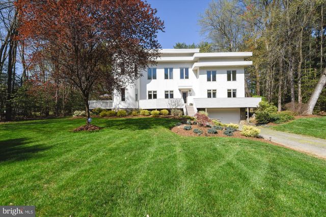 $916,500 | 11206 Georgetown Pike, Great Falls, VA 22066