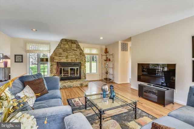 $916,500 | 11206 Georgetown Pike, Great Falls, VA 22066