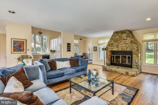 $916,500 | 11206 Georgetown Pike, Great Falls, VA 22066