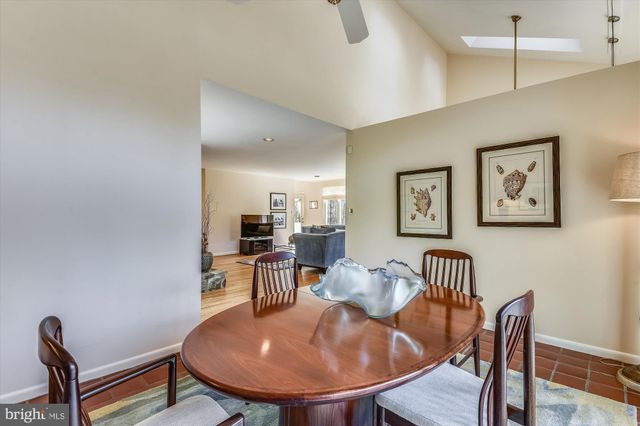 $916,500 | 11206 Georgetown Pike, Great Falls, VA 22066