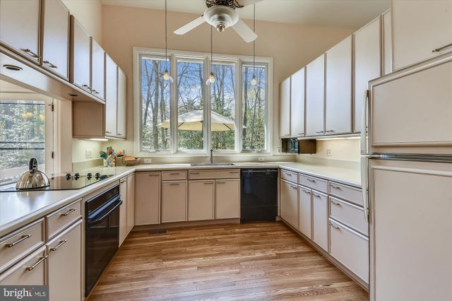 $916,500 | 11206 Georgetown Pike, Great Falls, VA 22066