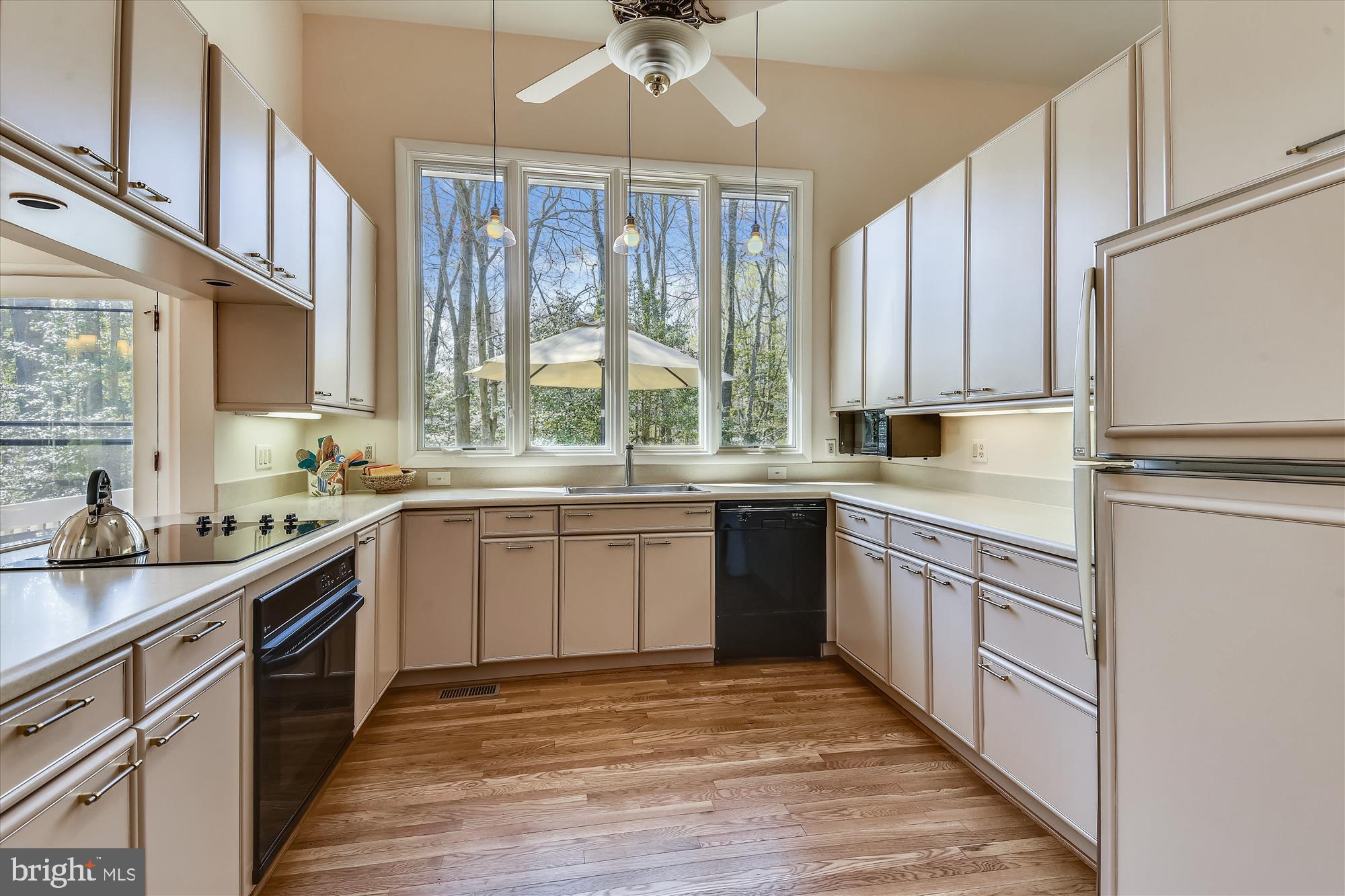 11206 Georgetown Pike Great Falls, VA 22066 - Photo 15 of 47 MAIN LEVEL: KITCHEN