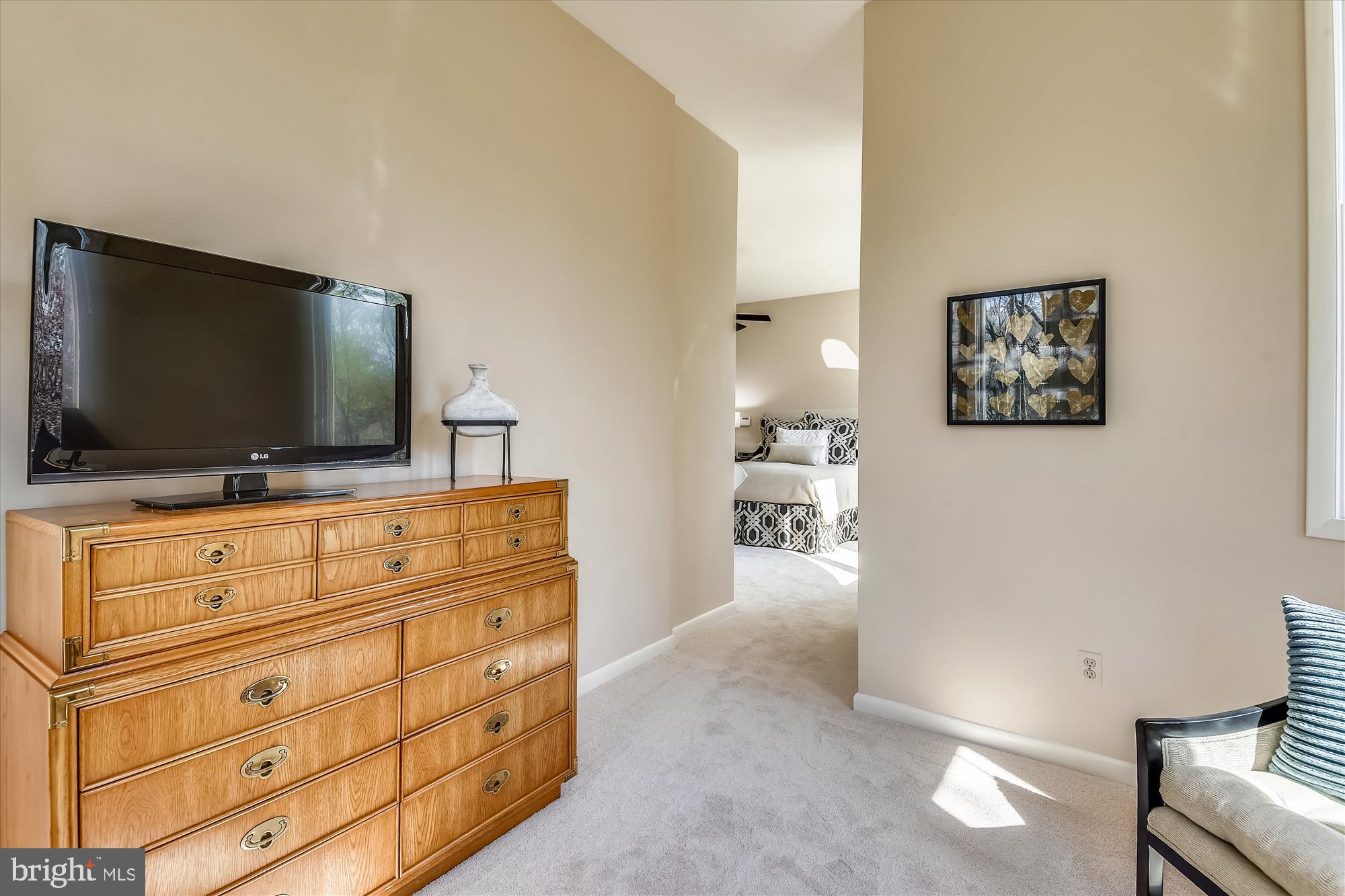 11206 Georgetown Pike Great Falls, VA 22066 - Photo 27 of 47 UPPER LEVEL: SITTING ROOM