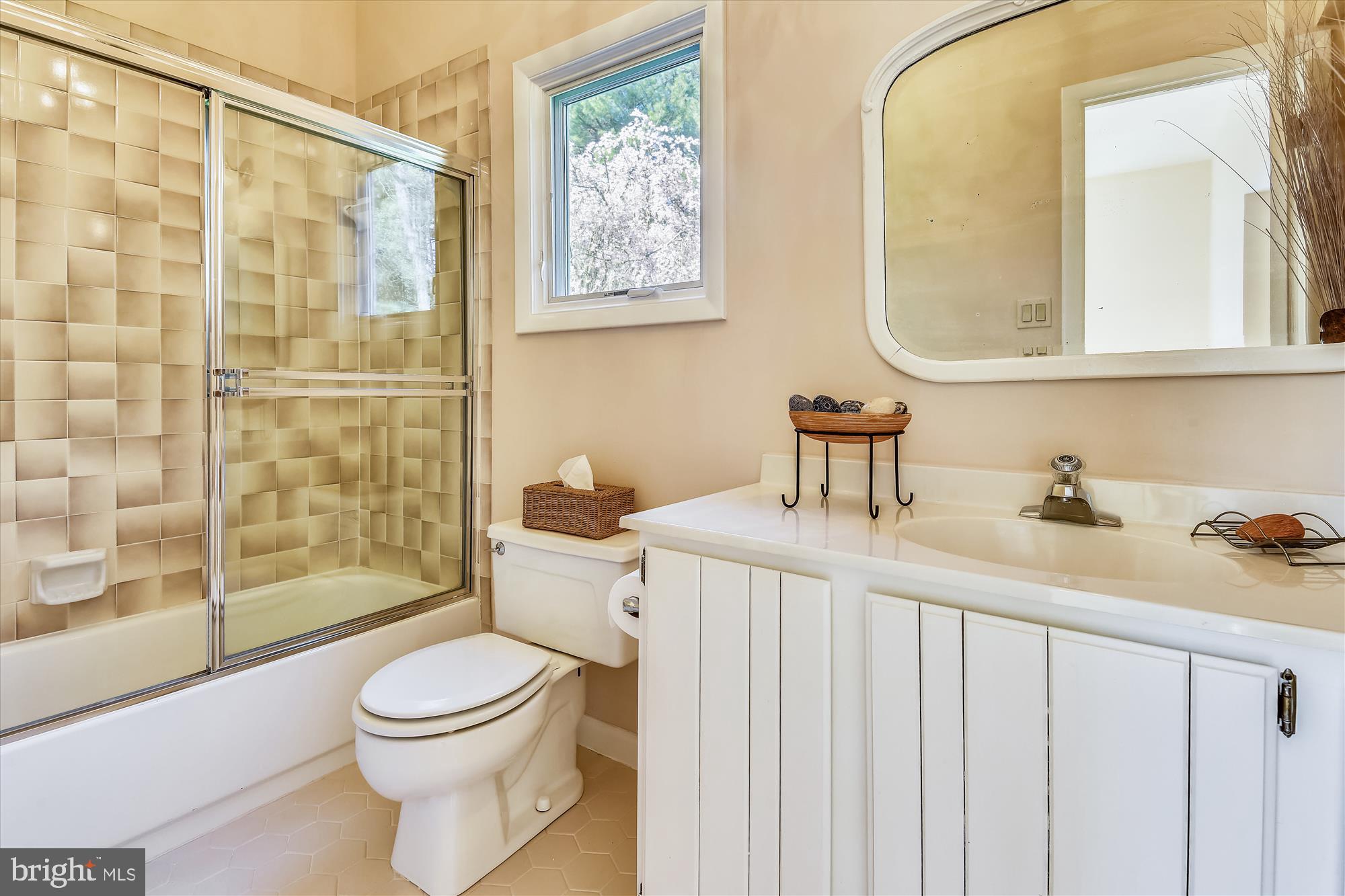 11206 Georgetown Pike Great Falls, VA 22066 - Photo 34 of 47 UPPER LEVEL: FULL BATH