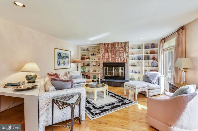 $916,500 | 11206 Georgetown Pike, Great Falls, VA 22066