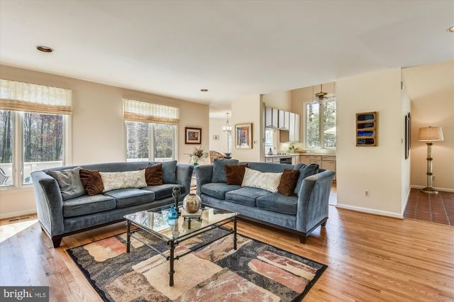 $916,500 | 11206 Georgetown Pike, Great Falls, VA 22066