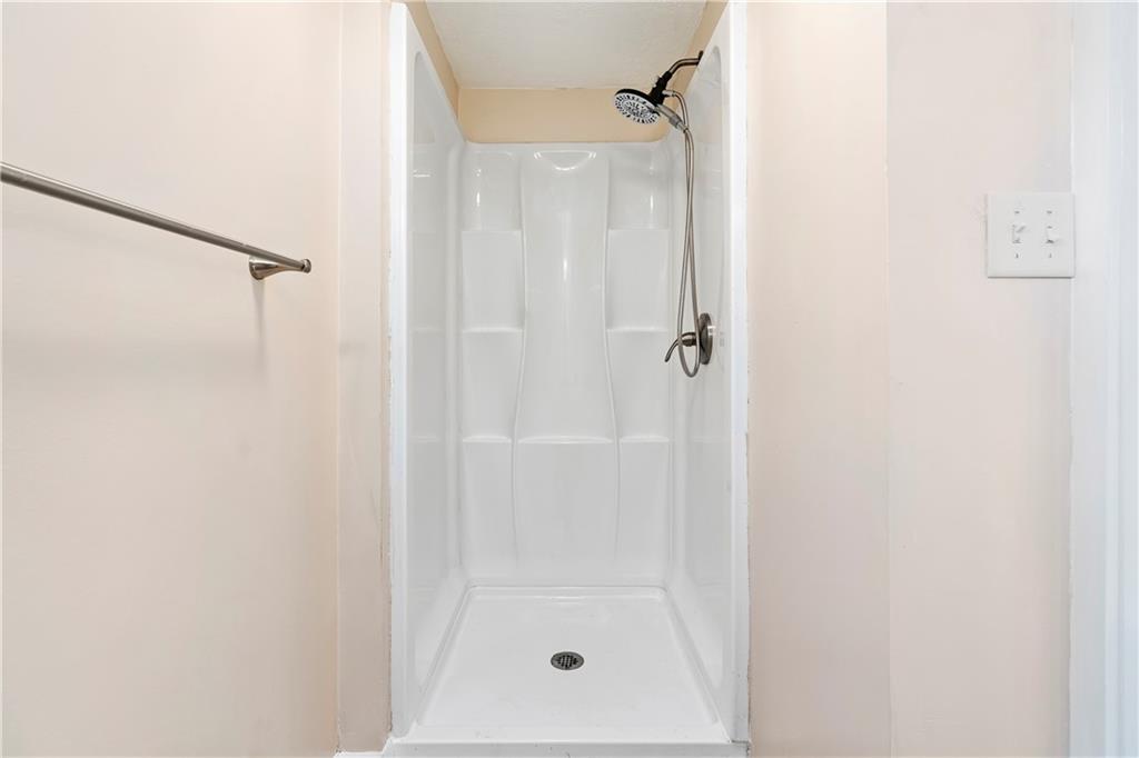 5154 North Pioneer Road Gibsonia, PA 15044 - Photo 15 of 26 1st Floor bath with step in shower