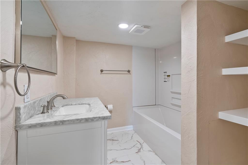 5154 North Pioneer Road Gibsonia, PA 15044 - Photo 19 of 26 2nd Floor Bathroom