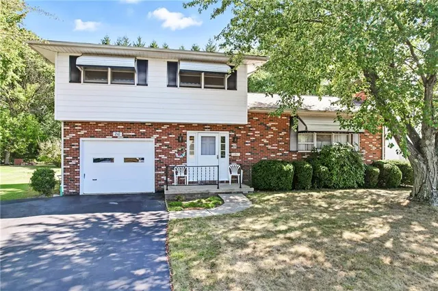 $232,800 | 210 Todd Avenue, Hermitage, PA 16148