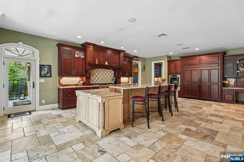 35 Echo Ridge Road Upper Saddle River, NJ 07458 - Photo 15 of 47