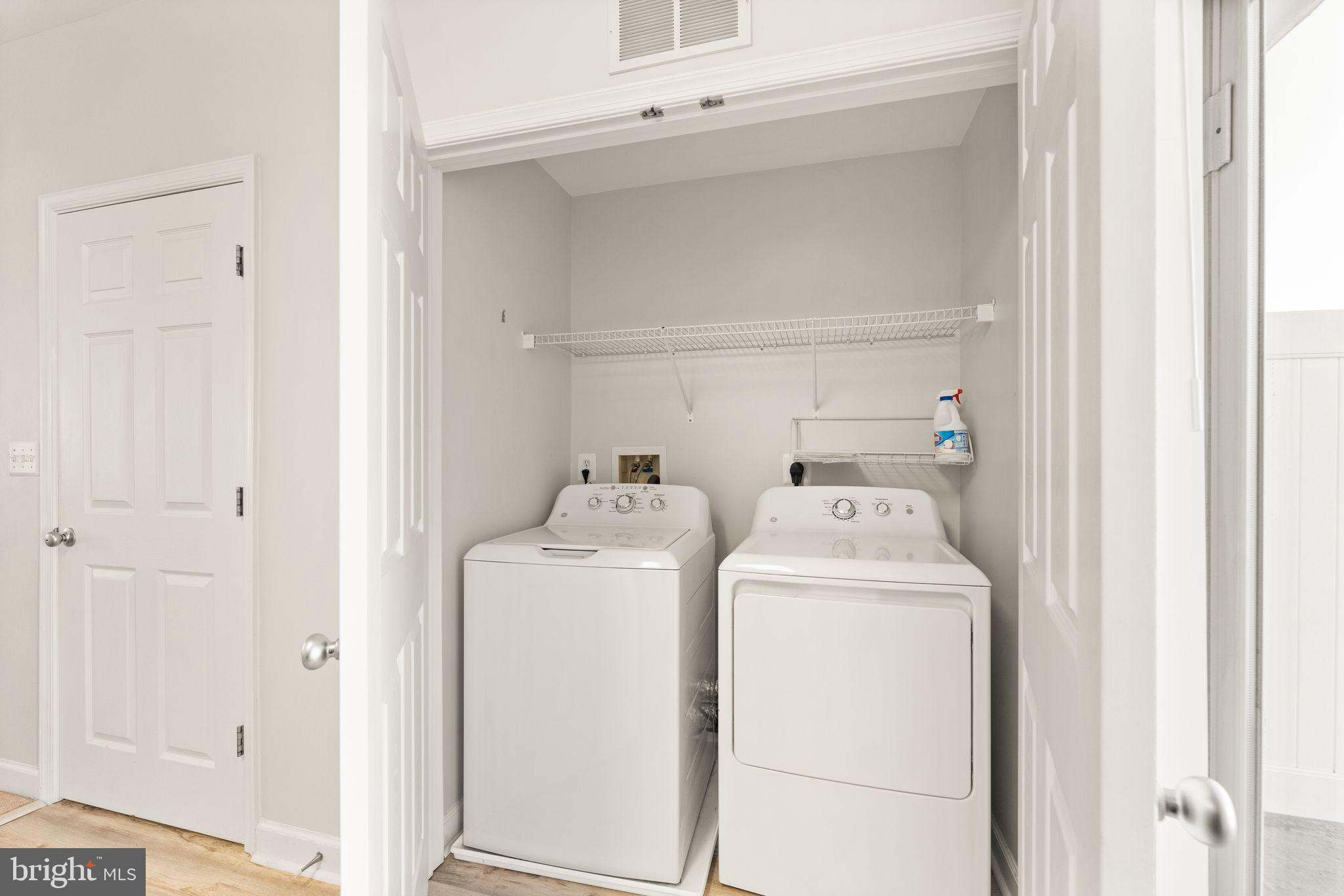 42427 Goldenseal Square Brambleton, VA 20148 - Photo 16 of 52 a utility room with dryer and washer