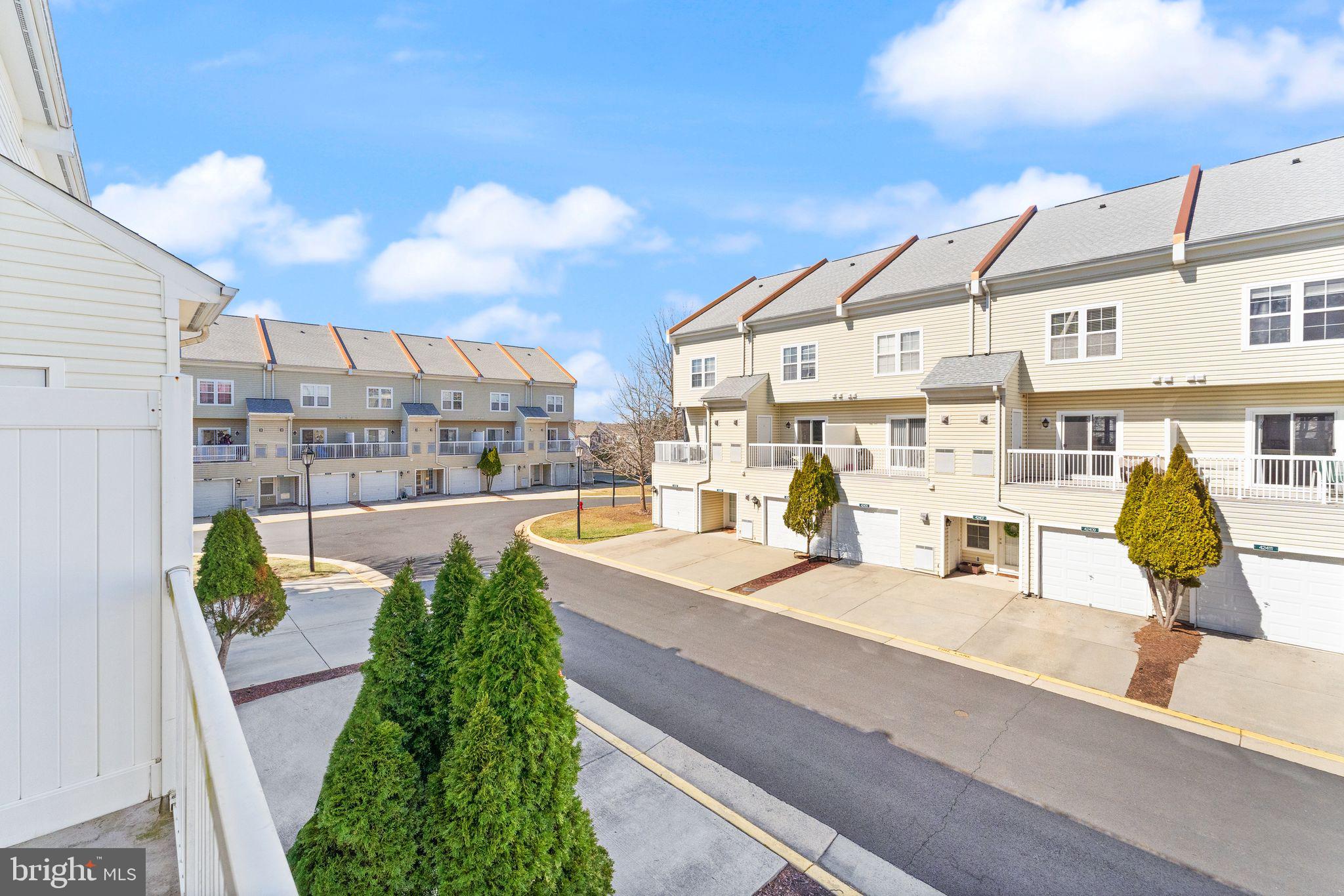 42427 Goldenseal Square Brambleton, VA 20148 - Photo 23 of 52 a view of a swimming pool with a patio