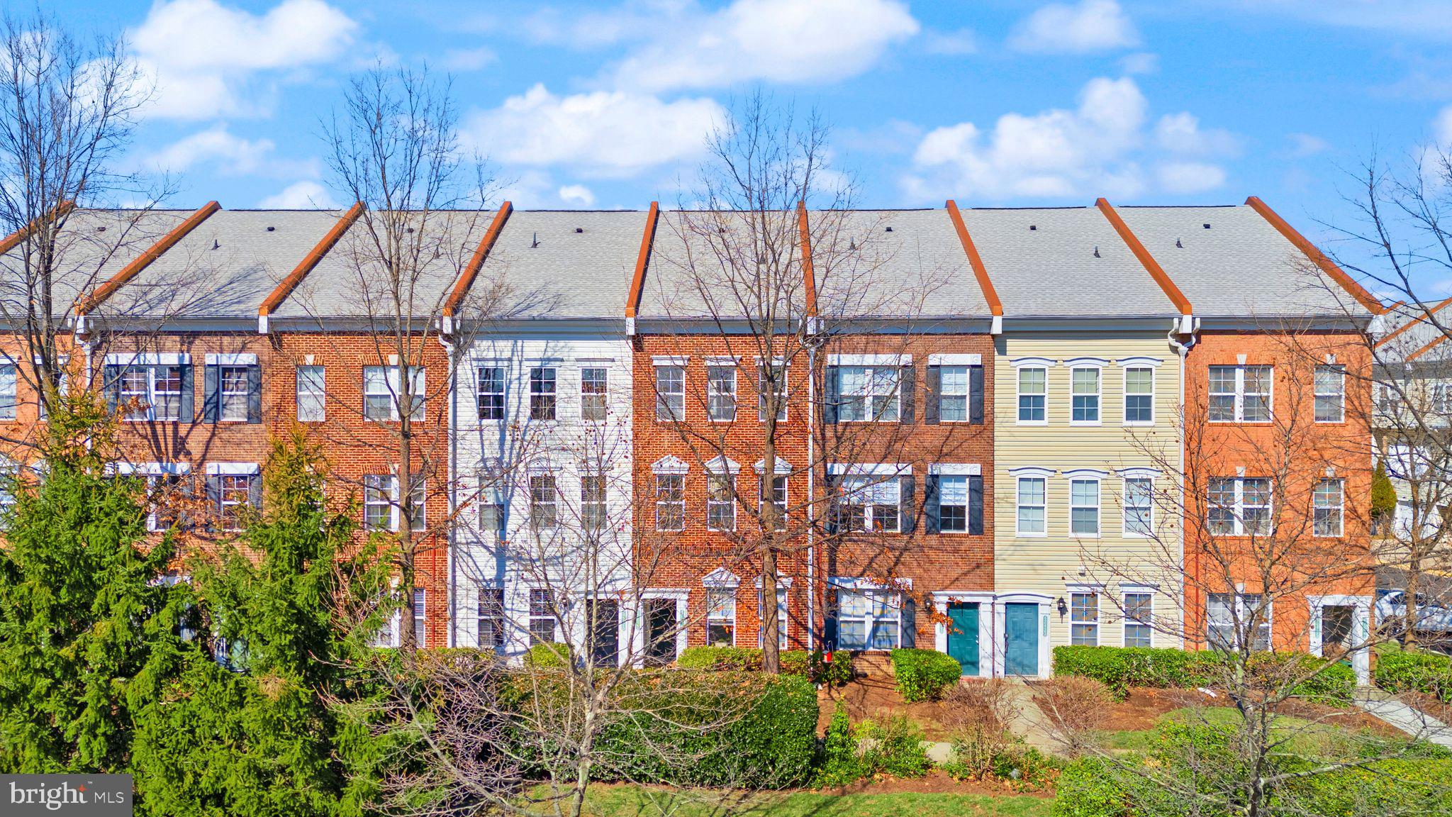 42427 Goldenseal Square Brambleton, VA 20148 - Photo 51 of 52 front view of a building