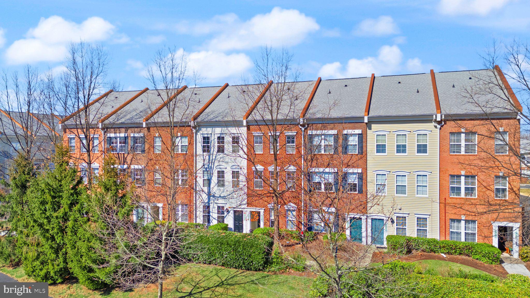 42427 Goldenseal Square Brambleton, VA 20148 - Photo 52 of 52 front view of a building