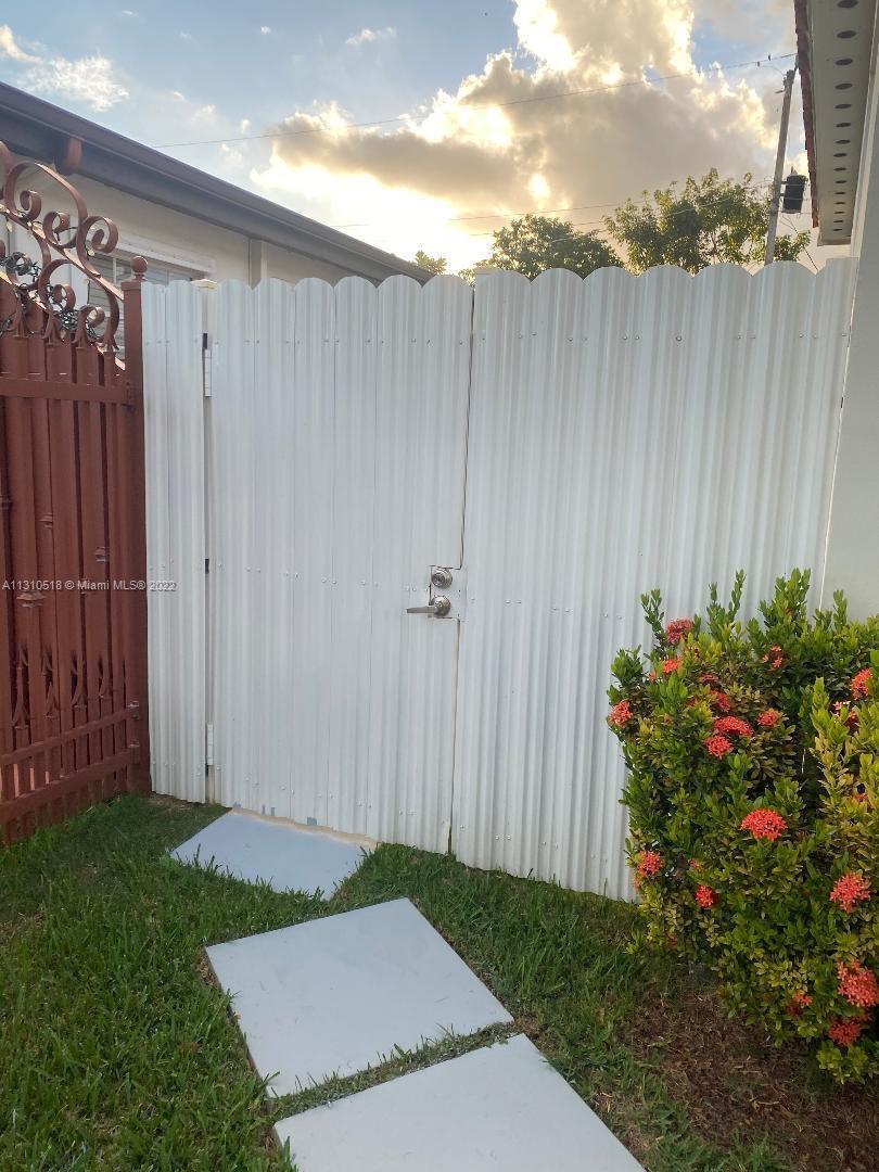 Westchester Miami, FL 33155 - Photo 6 of 8 a view of a backyard with pathway