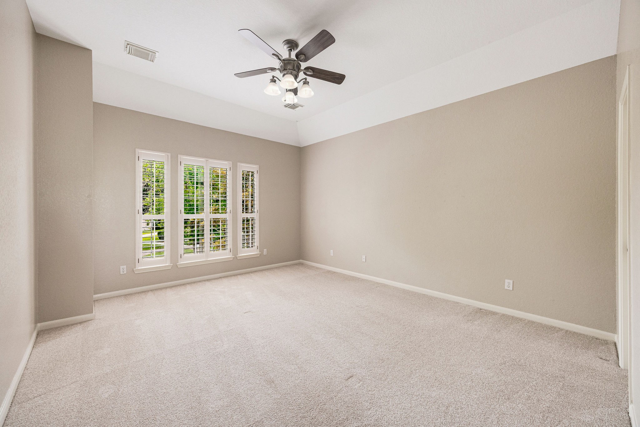 9603 Randon Lane Missouri City, TX 77459 - Photo 33 of 50 Bedroom 1 upstairs just off of the game room with an ensuite bath is large enough for multiple beds if needed. It provides one spacious walk-in closet and another smaller closet. Situated on the front side of the home.