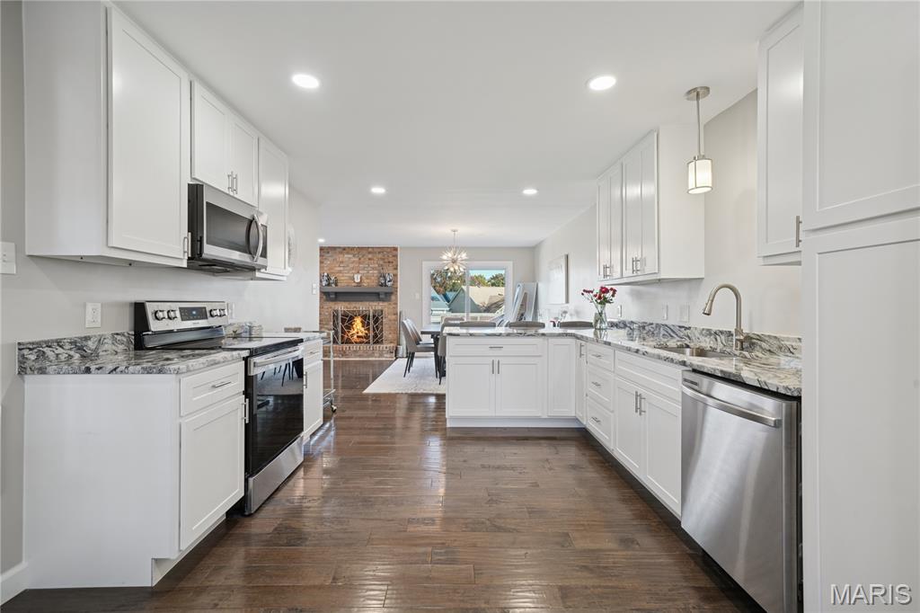 1904 Dewitt Ridge Drive Chesterfield, MO 63017 - Photo 3 of 34