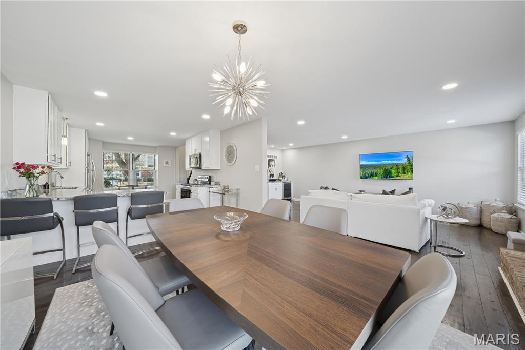 1904 Dewitt Ridge Drive Chesterfield, MO 63017 - Photo 9 of 34