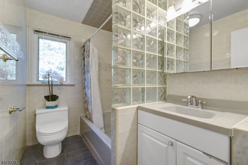 50 Falcon Road Livingston, NJ 07039 - Photo 9 of 15
