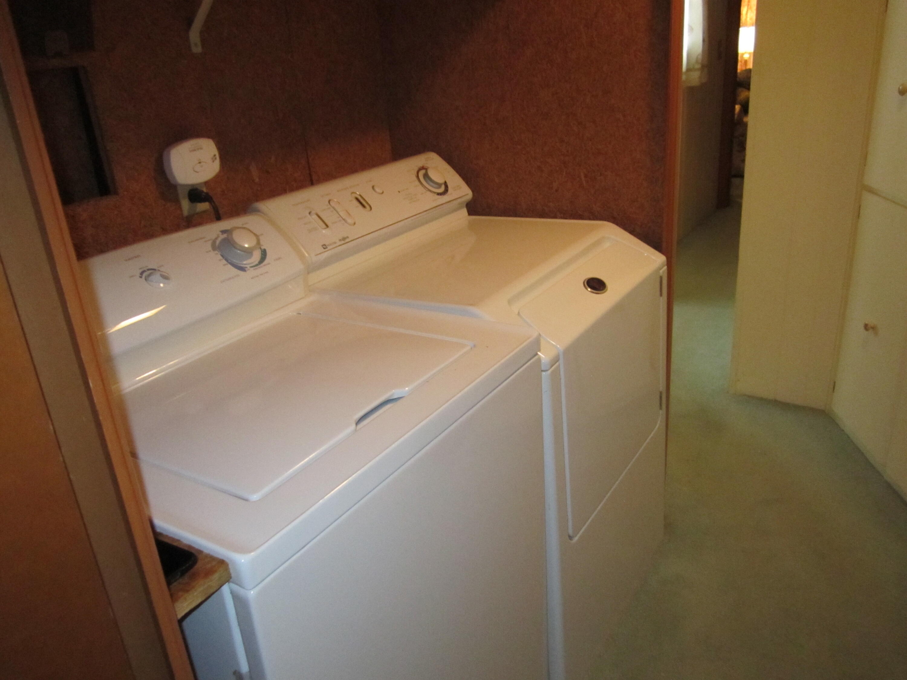 61 Timber Lane West Wareham, MA 02576 - Photo 12 of 32 a utility room with dryer and washer